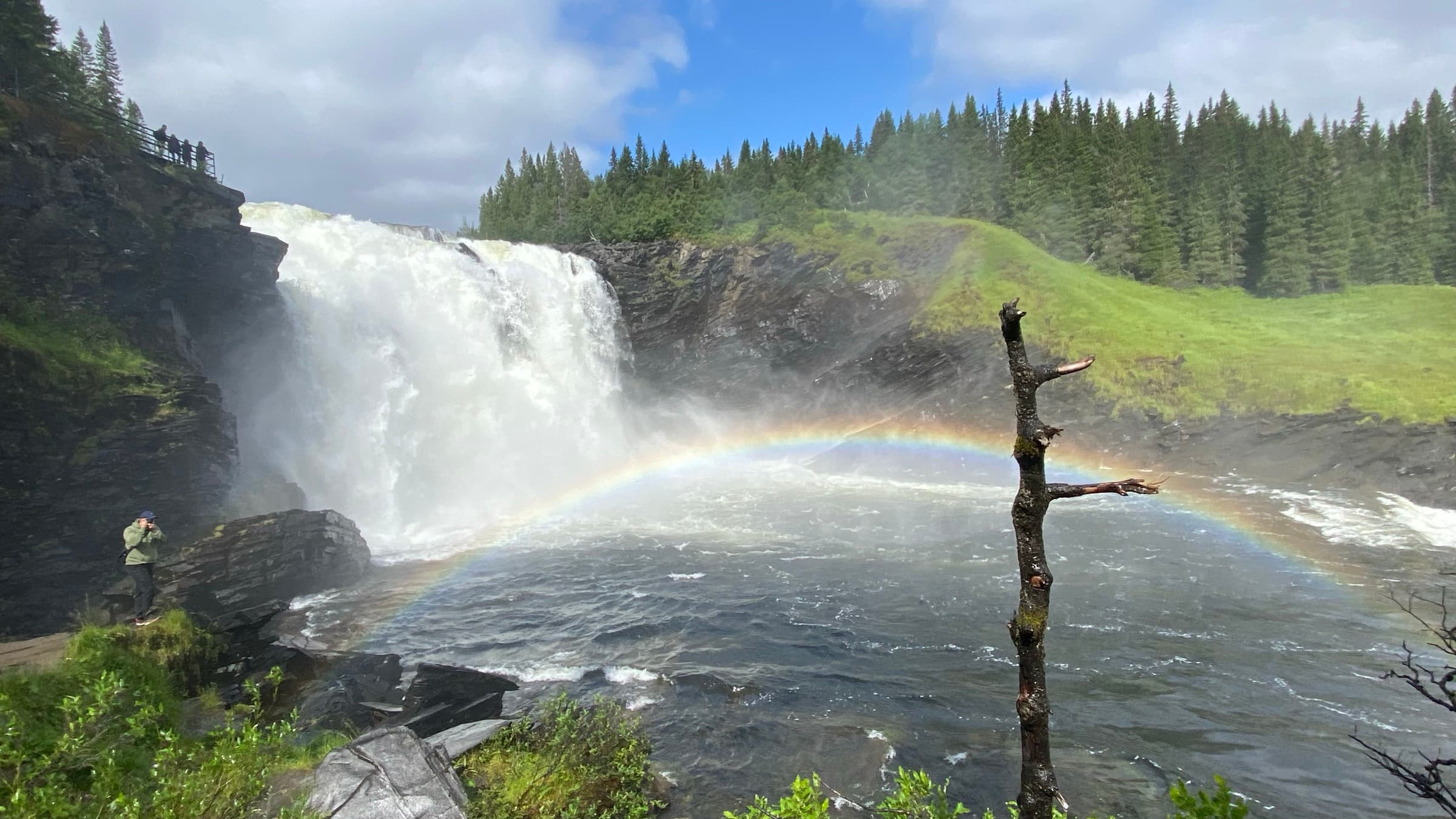 Tännforsen med regnbåge