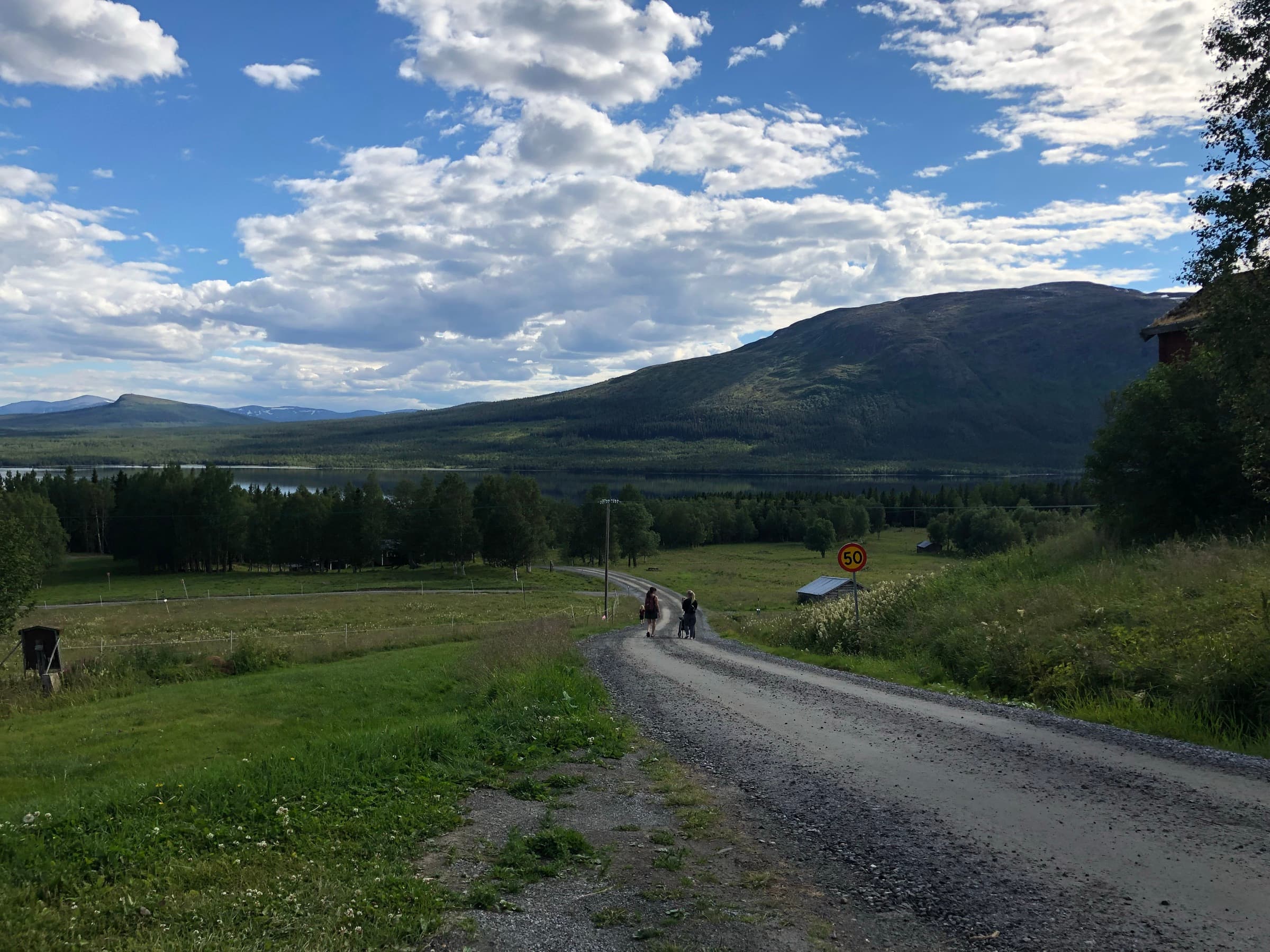 Vägen genom Ottsjö by